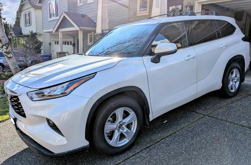 White 2020 Toyota Highlander LE