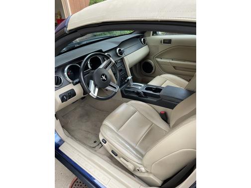 2007 Ford Mustang Deluxe
