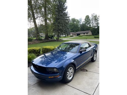 2007 Ford Mustang Deluxe