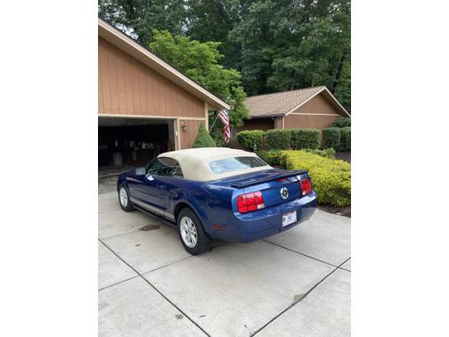 2007 Ford Mustang Deluxe