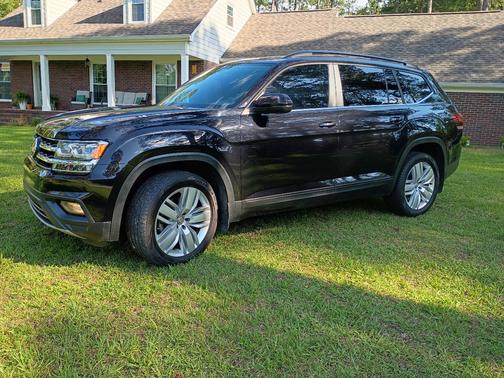 Black 2020 Volkswagen Atlas 2.0T SE w/Technology