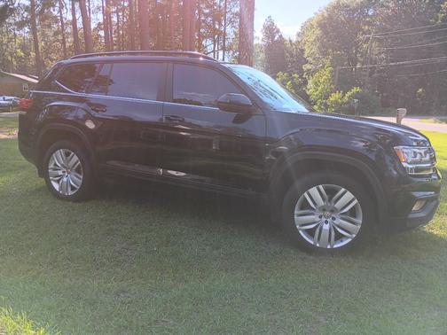Black 2020 Volkswagen Atlas 2.0T SE w/Technology