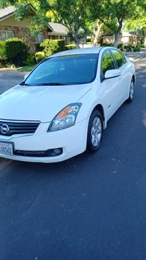 White 2009 Nissan Altima Hybrid Base