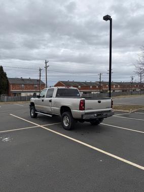 2004 Chevrolet Silverado 2500 LS H/D Crew Cab