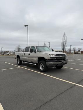 2004 Chevrolet Silverado 2500 LS H/D Crew Cab