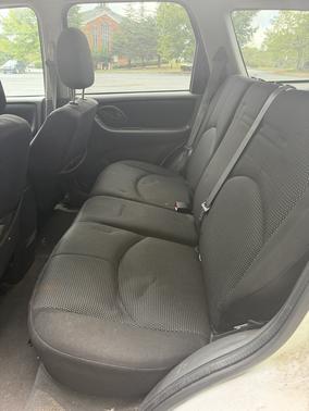 White 2005 Mazda Tribute s