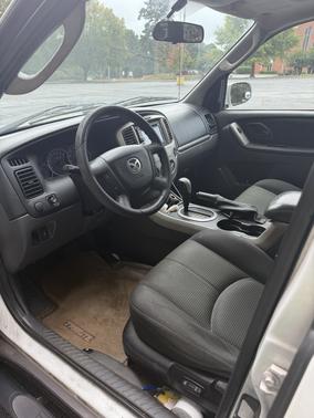 White 2005 Mazda Tribute s