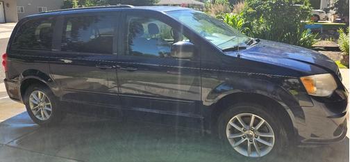 Blue 2014 Dodge Grand Caravan SXT
