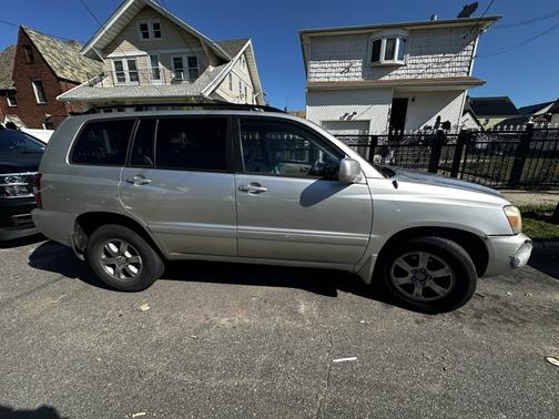 Gray 2005 Toyota Highlander Limited