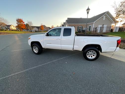 2022 Toyota Tacoma SR