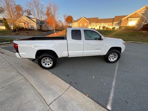 2022 Toyota Tacoma SR