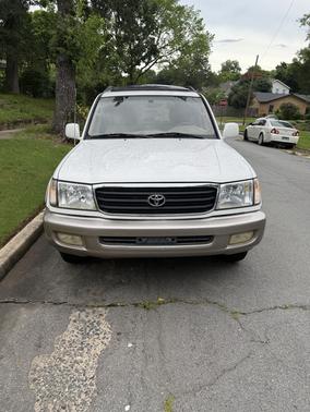 White 2000 Toyota Land Cruiser Base