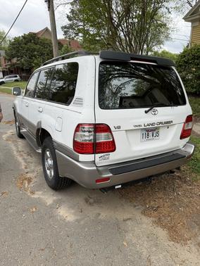 White 2000 Toyota Land Cruiser Base