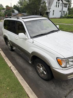 White 2000 Toyota Land Cruiser Base