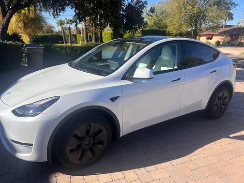 2025 Tesla Model Y Long Range AWD