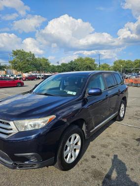 Blue 2013 Toyota Highlander Base