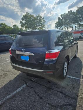 Blue 2013 Toyota Highlander Base
