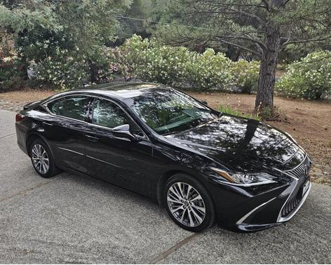 2020 Lexus ES 300h Base