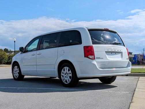 White 2017 Dodge Grand Caravan SE