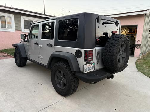 Silver 2009 Jeep Wrangler Unlimited Rubicon