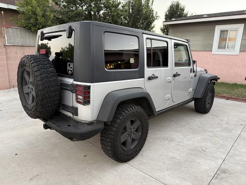 Silver 2009 Jeep Wrangler Unlimited Rubicon