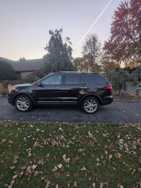 Black 2013 Ford Explorer XLT