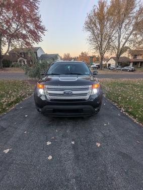 Black 2013 Ford Explorer XLT
