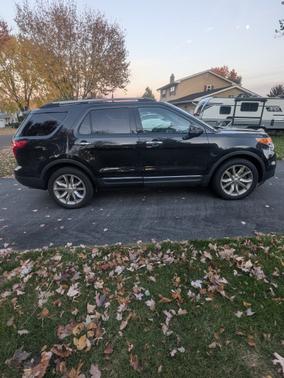 Black 2013 Ford Explorer XLT