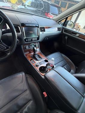 Black 2012 Volkswagen Touareg VR6 Lux