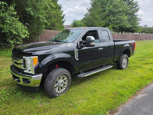 Black 2017 Ford F-250 XLT