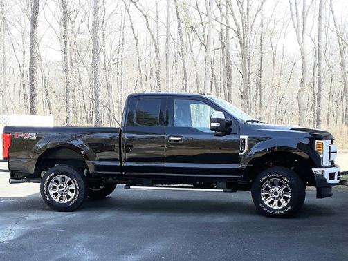Black 2017 Ford F-250 XLT