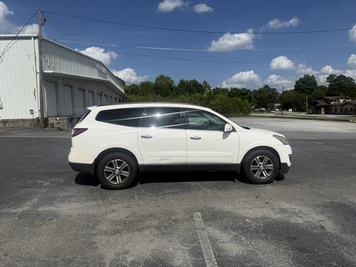White 2015 Chevrolet Traverse 2LT