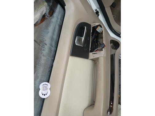 White 2004 Ford Expedition Eddie Bauer