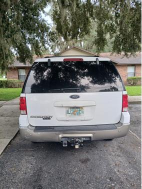 White 2004 Ford Expedition Eddie Bauer