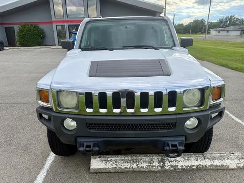 White 2007 Hummer H3 Base