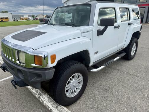 White 2007 Hummer H3 Base