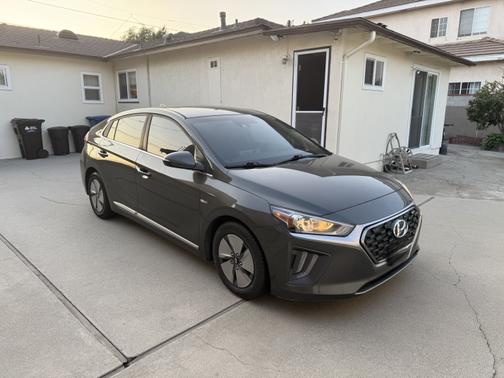 2020 Hyundai IONIQ Hybrid SE