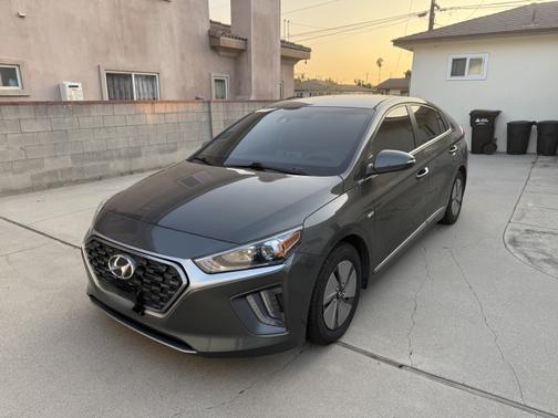 2020 Hyundai IONIQ Hybrid SE