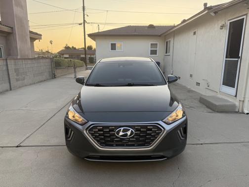 2020 Hyundai IONIQ Hybrid SE