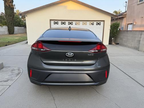 2020 Hyundai IONIQ Hybrid SE