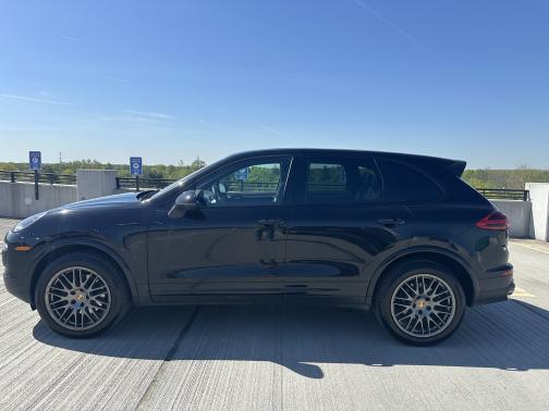 2017 Porsche Cayenne Platinum Edition
