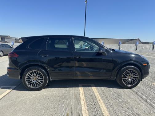 2017 Porsche Cayenne Platinum Edition