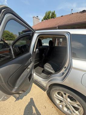 Silver 2014 Mitsubishi Outlander SE