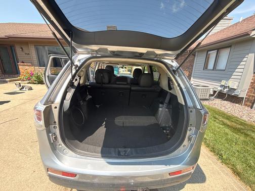 Silver 2014 Mitsubishi Outlander SE