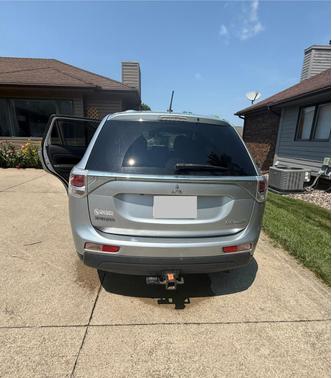 Silver 2014 Mitsubishi Outlander SE