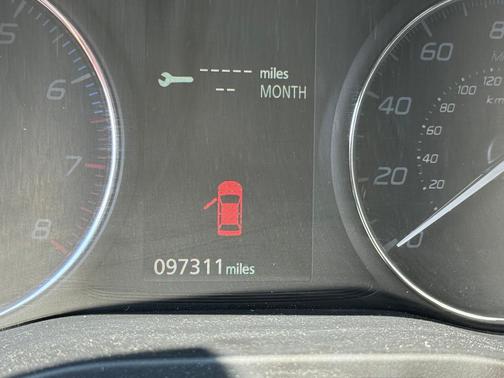 Silver 2014 Mitsubishi Outlander SE