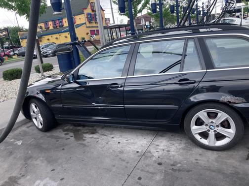 2005 BMW 325 xi Sport