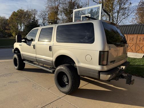 2005 Ford Excursion XLT