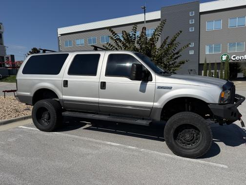 2005 Ford Excursion XLT