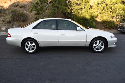 2001 Lexus ES 300 Base